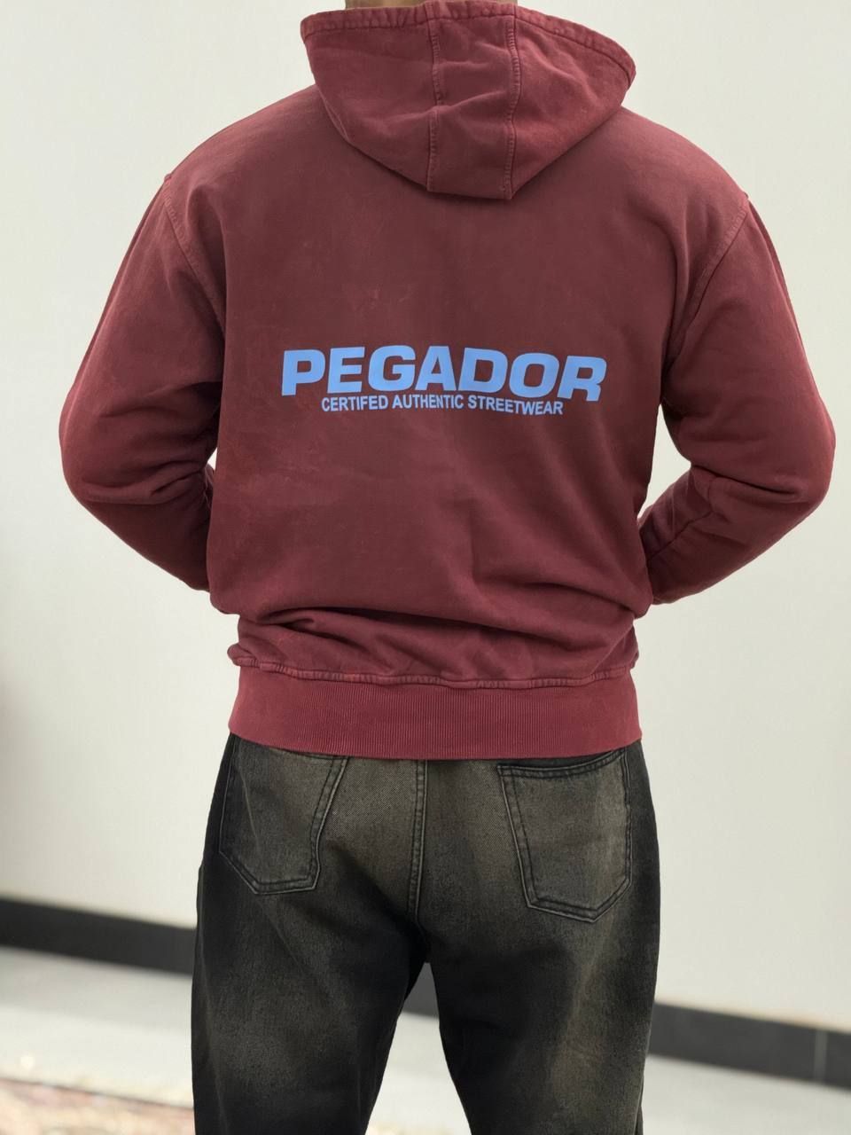 هودی زیپ‌دار قرمز زرشکی (Maroon) با برند PEGADOR