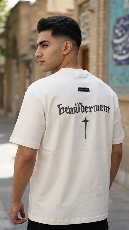 تیشرت اورسایز مردانه  گلدوزی شده طرح Bewilderment - رنگ استخوانی